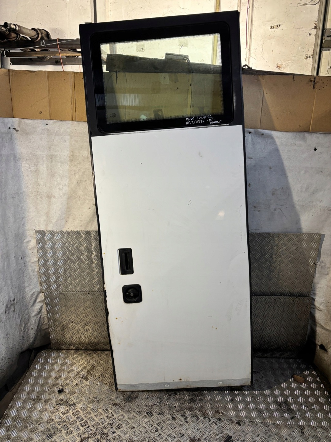 door right rear. ISUZU TURQUOISE AUTOBUS