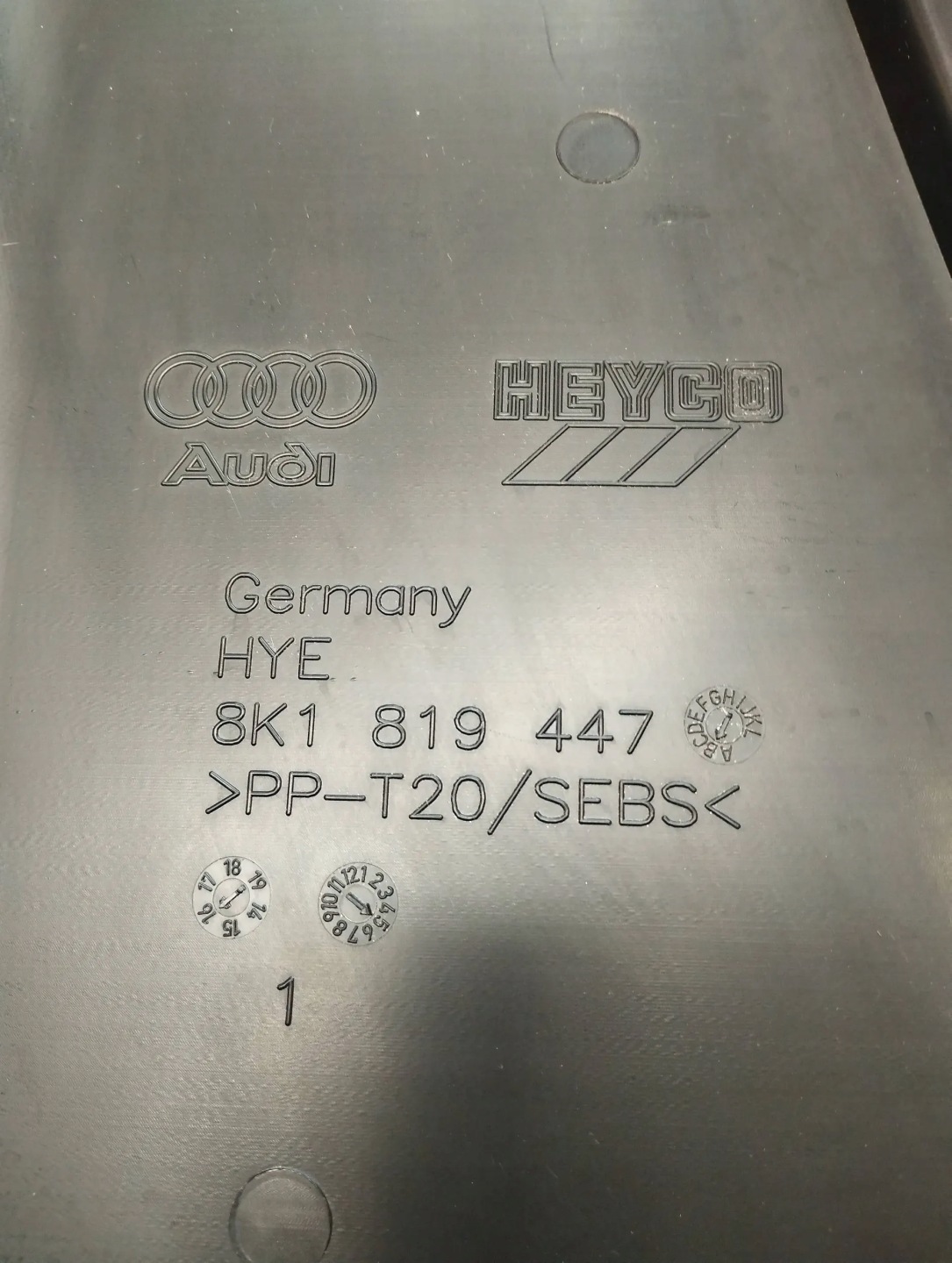 Audi A5 8T torpedo 8K1819447