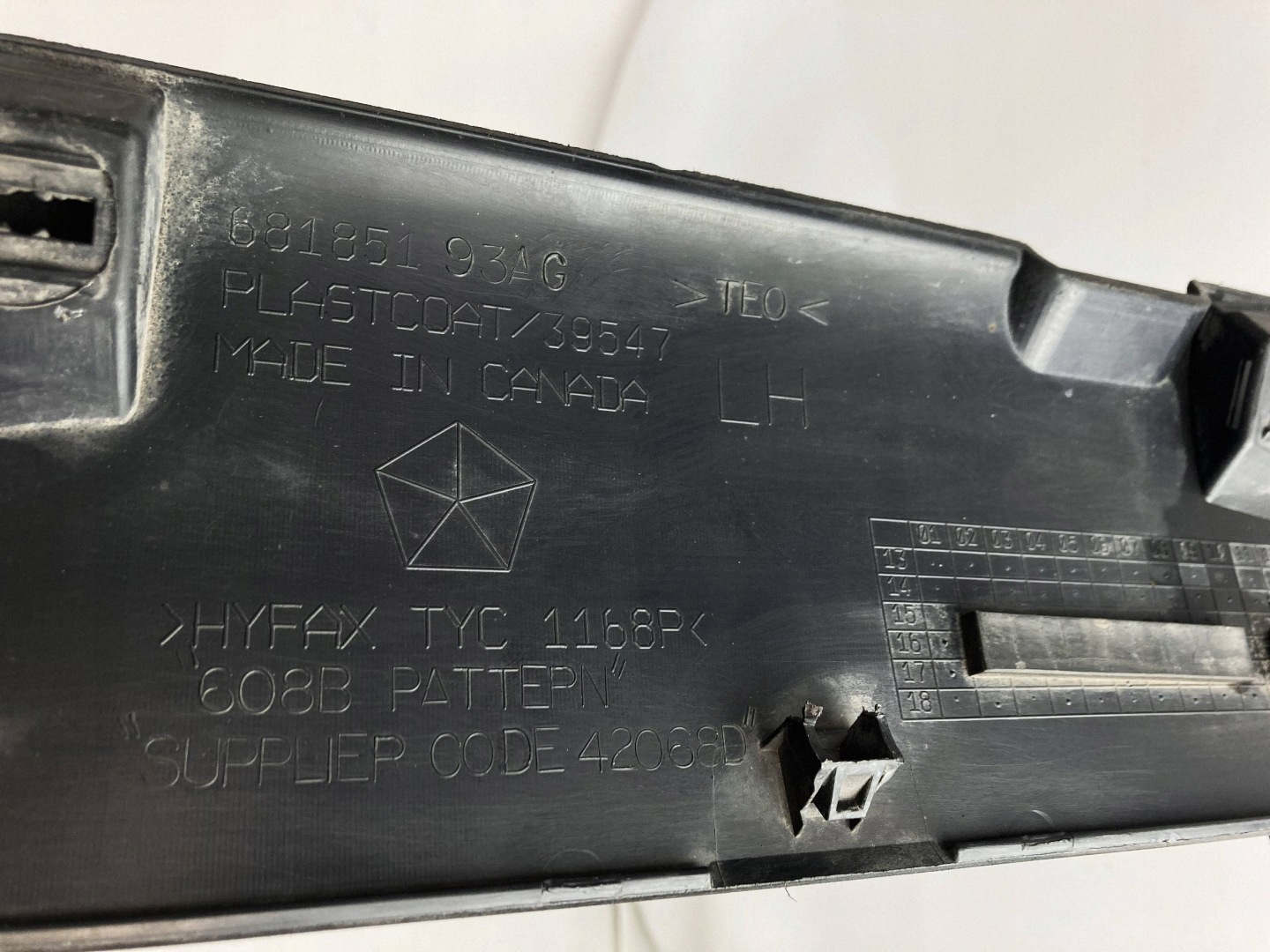 Dodge Challenger Widebody 2015-23 cap threshold threshold moulding left