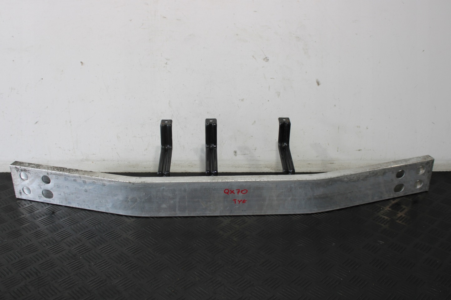 sider pillar below bumper rear part INFINITI QX70