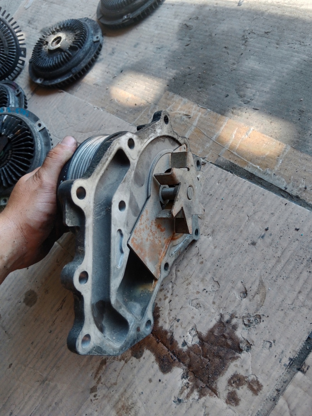 water pump RENAULT MASCOTT 3.0 DCI