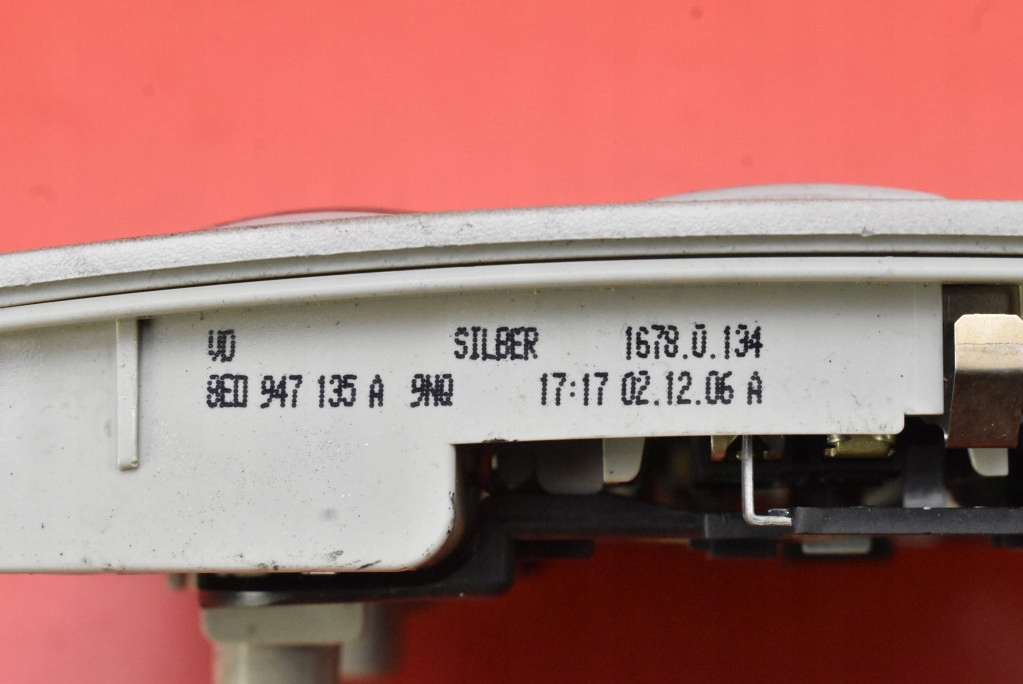 light lighting of the interior front 8E0947565 AUDI A4 B7 04-08