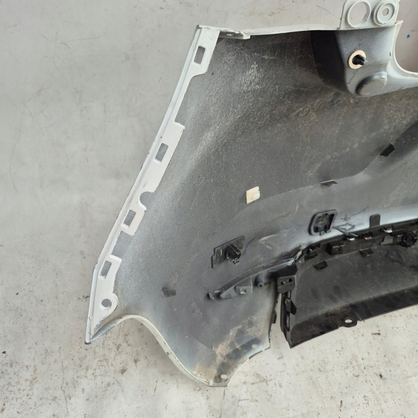 RENAULT CLIO V 19- bumper rear part rear PDC diffuser 850224339R