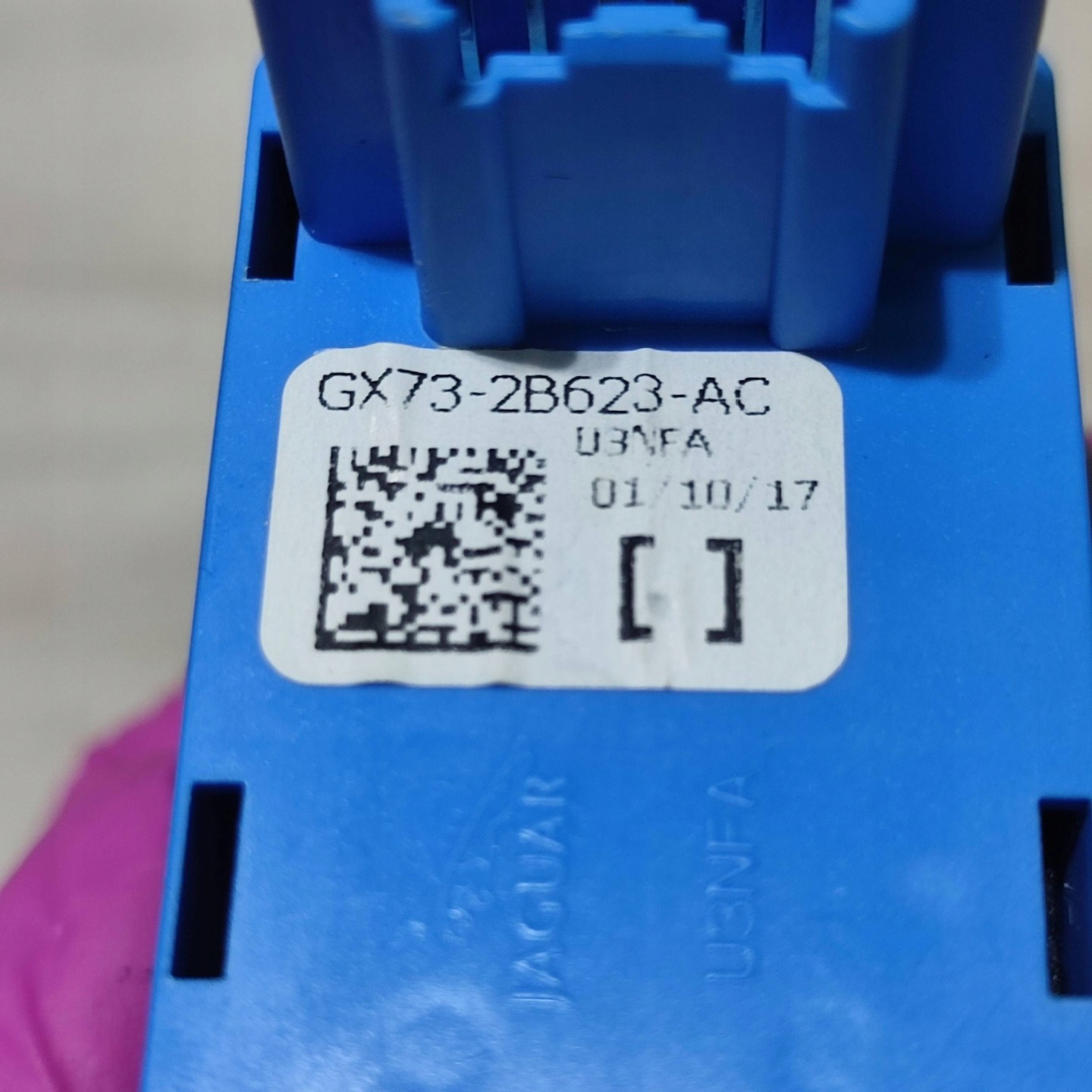 button electric brake Jaguar F-Pace GX732B623AC