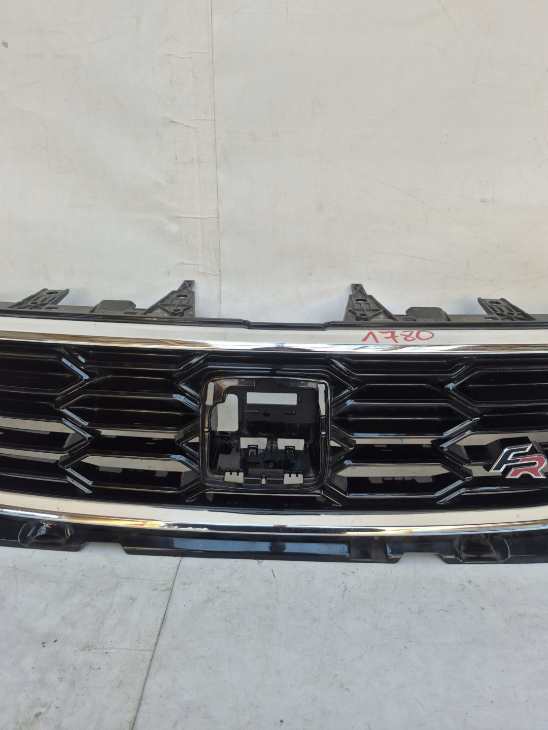 SEAT ATECA 575 FR 16- grill grille radiator 575853654E