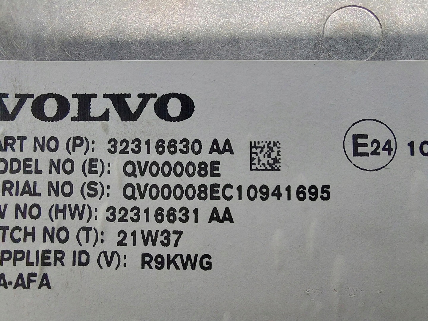 Volvo XC90 II LIFT B5 2021 ekran display navigation devices central 32316630