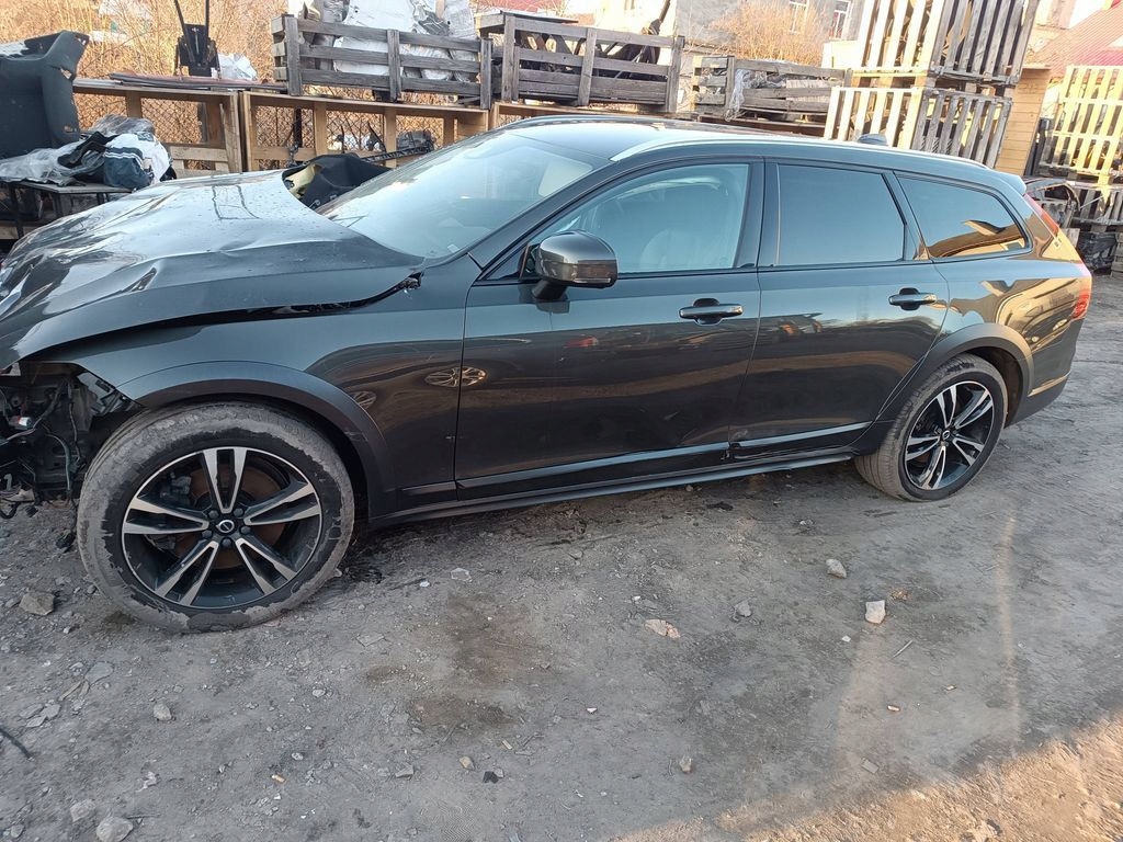 door front rear. Volvo V90 Cross Country 724