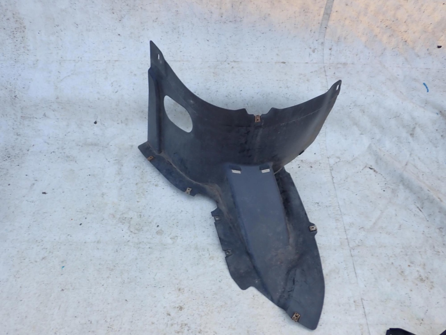 VW PASSAT B6 05-10 mudguard front front left