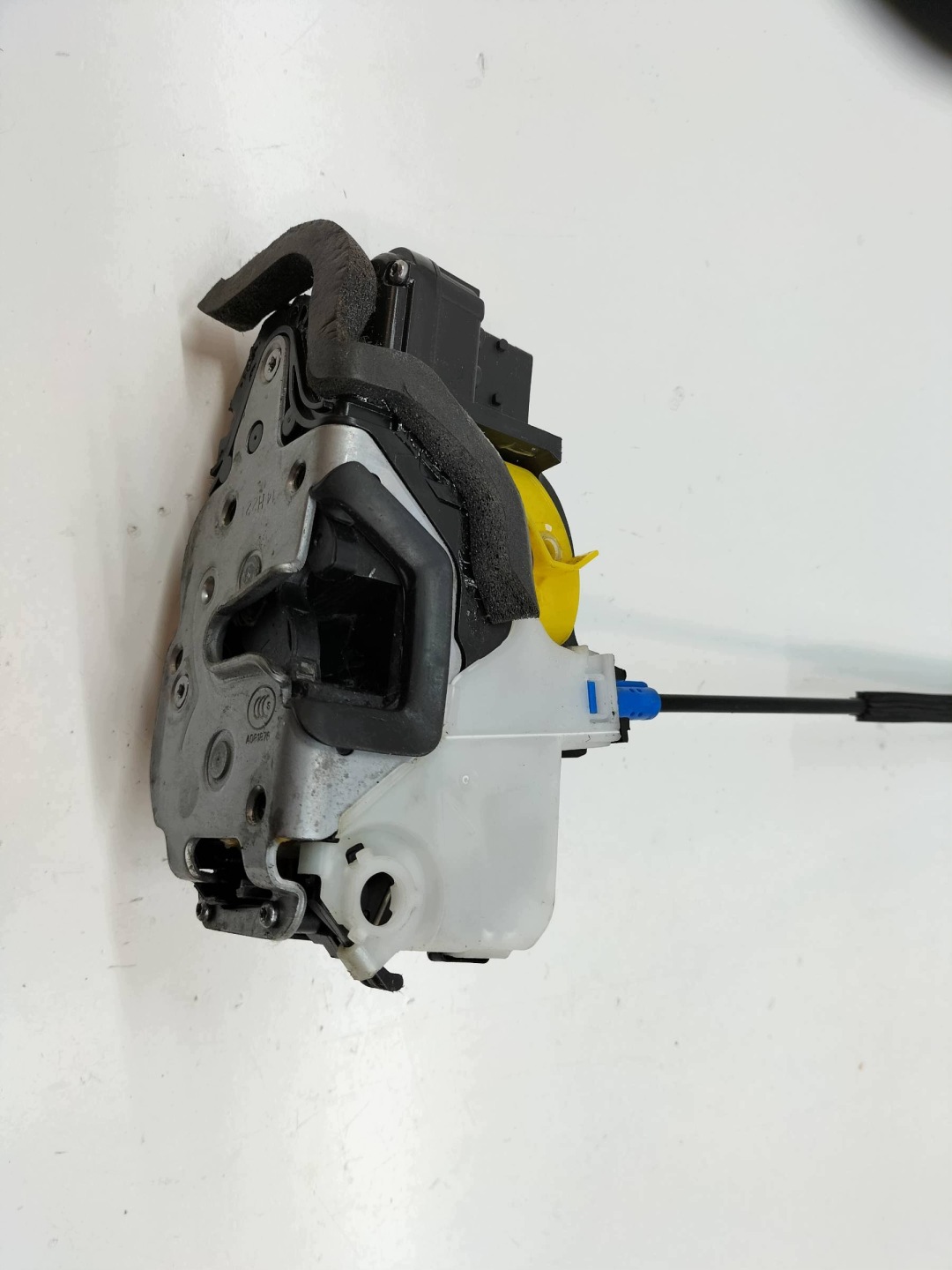 lock door left front Opel Astra IV (2009- 2020 ) J
