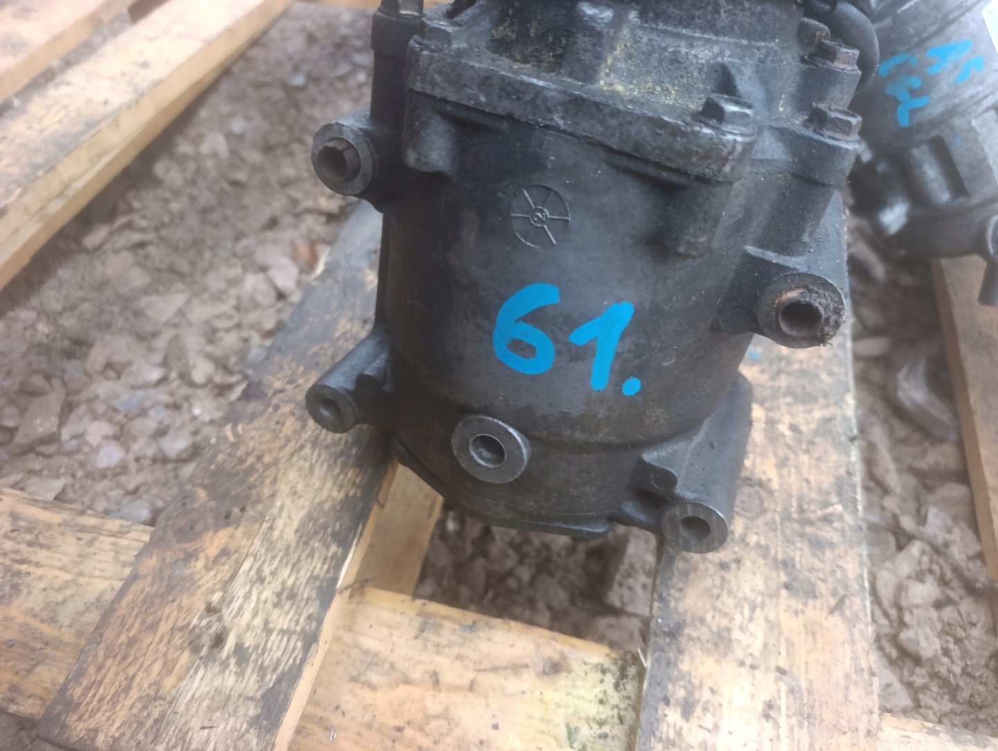 compressor compressor; of the air conditioning FORD FOCUS