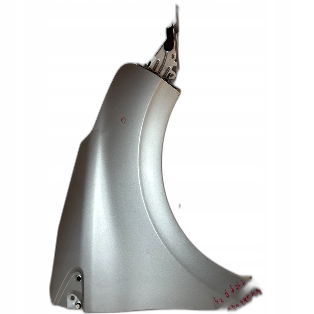 fender front front right Peugeot 208 and Srebrny