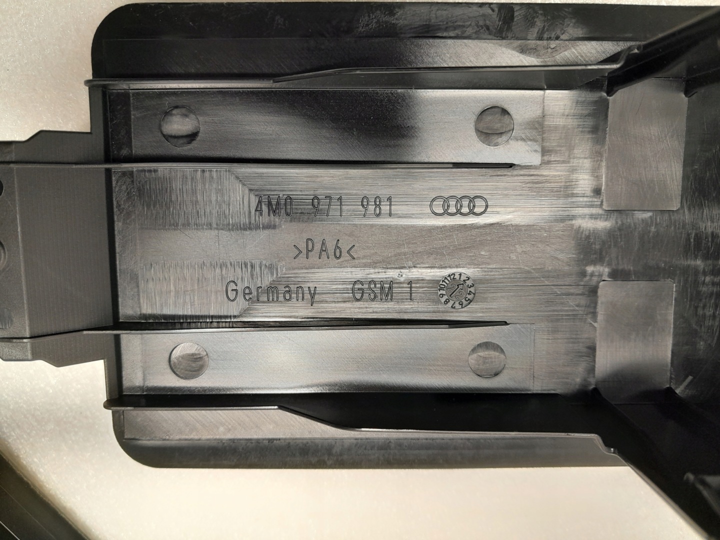 AUDI A4 B9 LIFT Blende Abdeckung ZASLEPKI SITZ 4M0971981