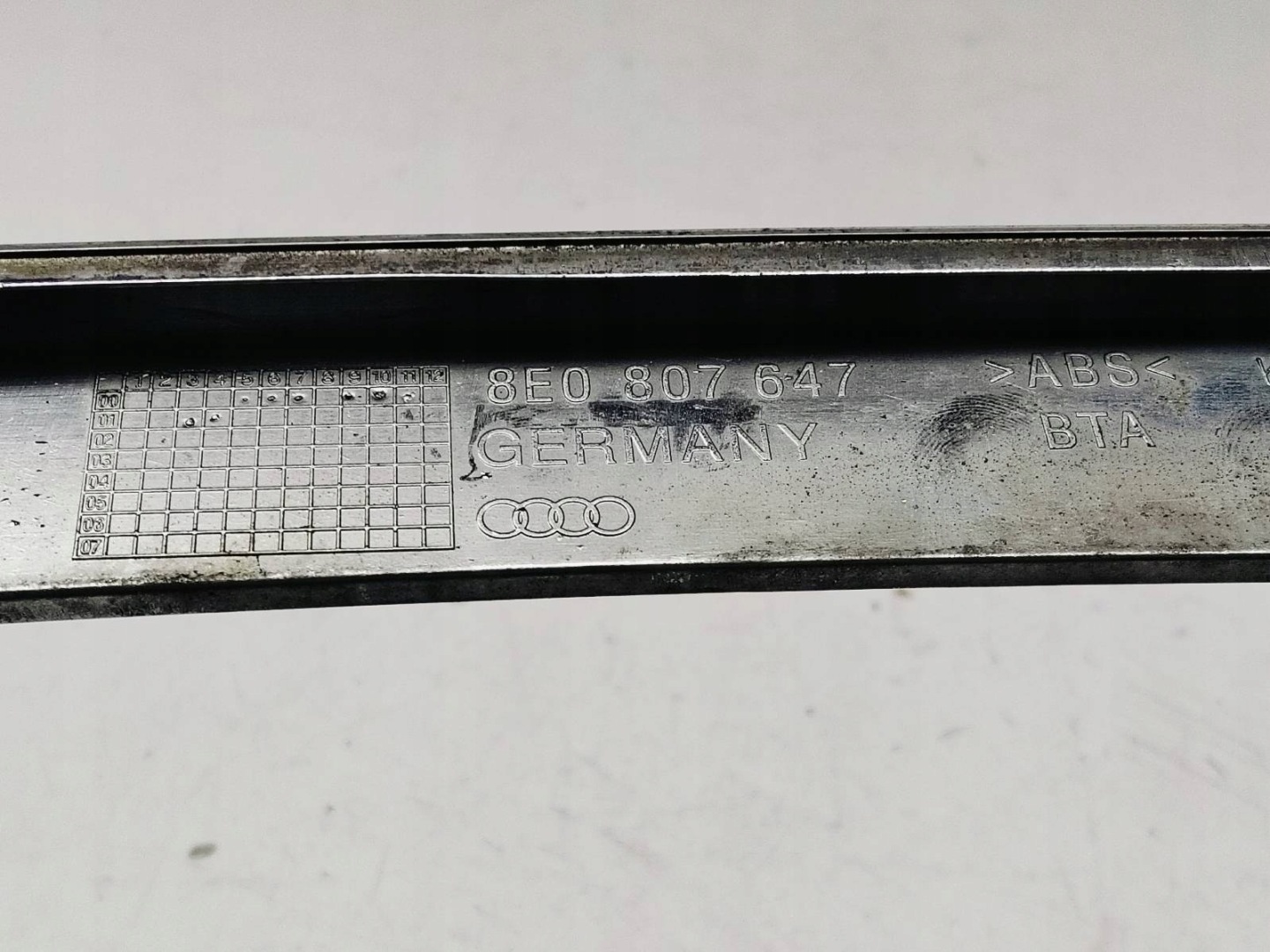 grille frame Grilla Audi A4 B6 2.0 20V 8E0807647