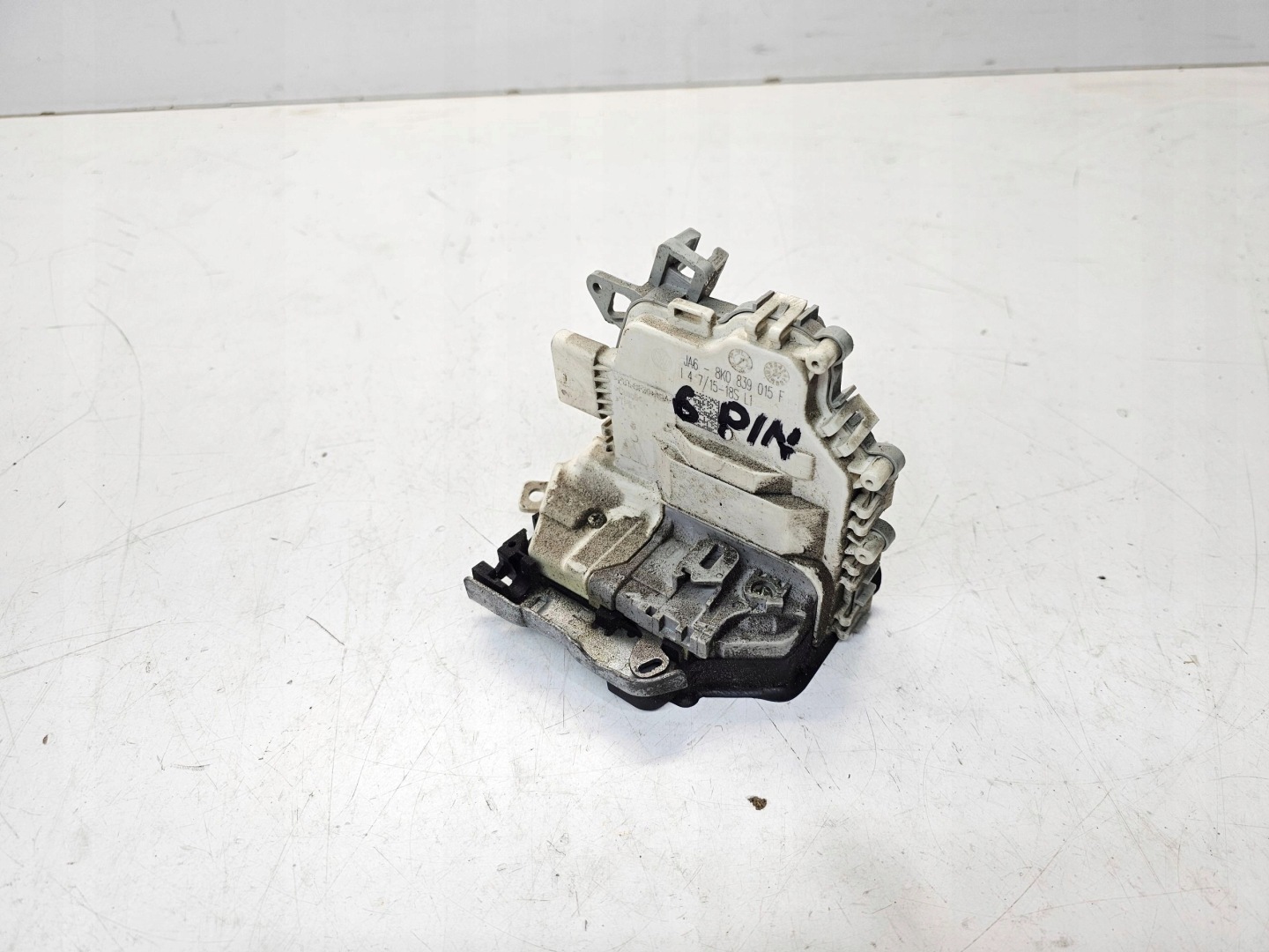 lock door left rear part AUDI A4 B8 A5 Q5 8K0839015F 6 PIN