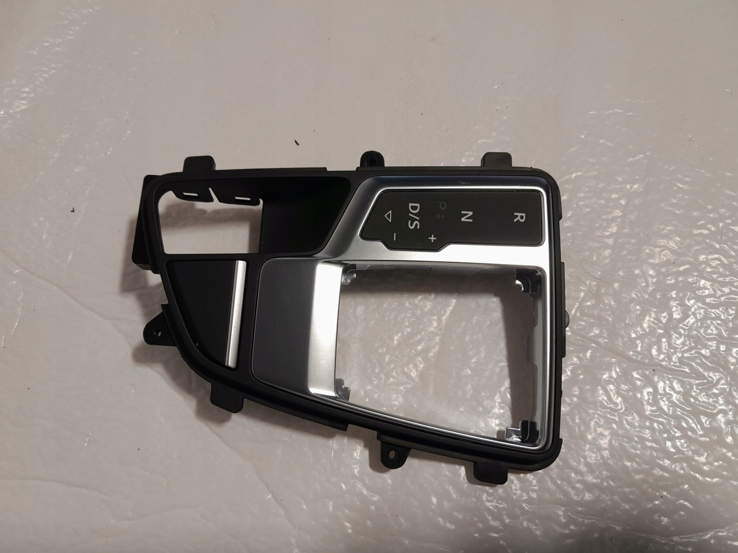 AUDI A4 B9 LIFT RAHMEN Bildschirm, getriebe 8W1713111C