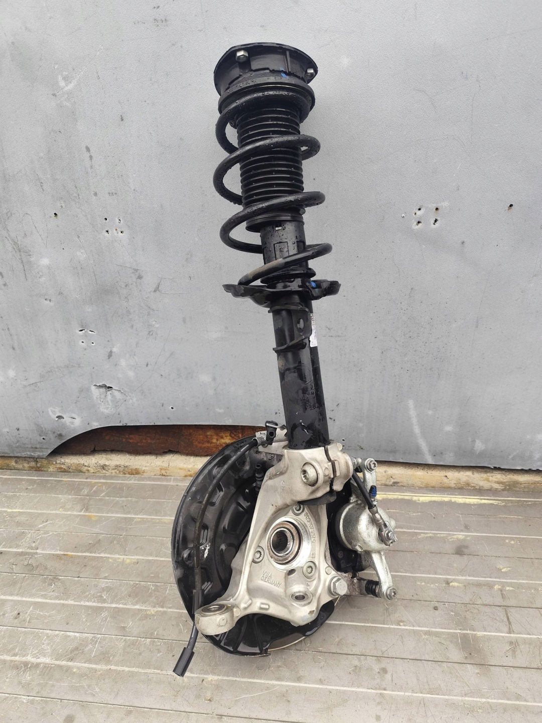 AUDI Q3 II 83A swing shock absorber left 5Q0407257C