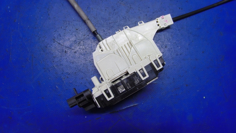 lock door right front 4 PINY EUROPA MERCEDES SPRINTER A910 A907 18-25R