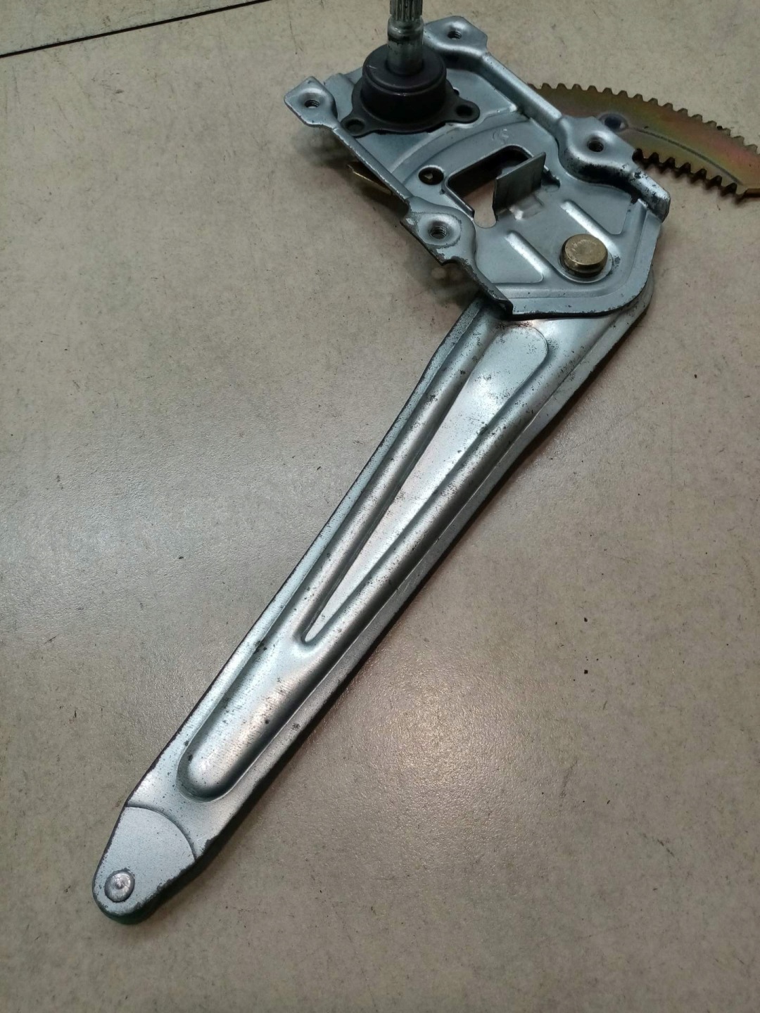 window regulator left rear part DAIHATSU CUORE VI