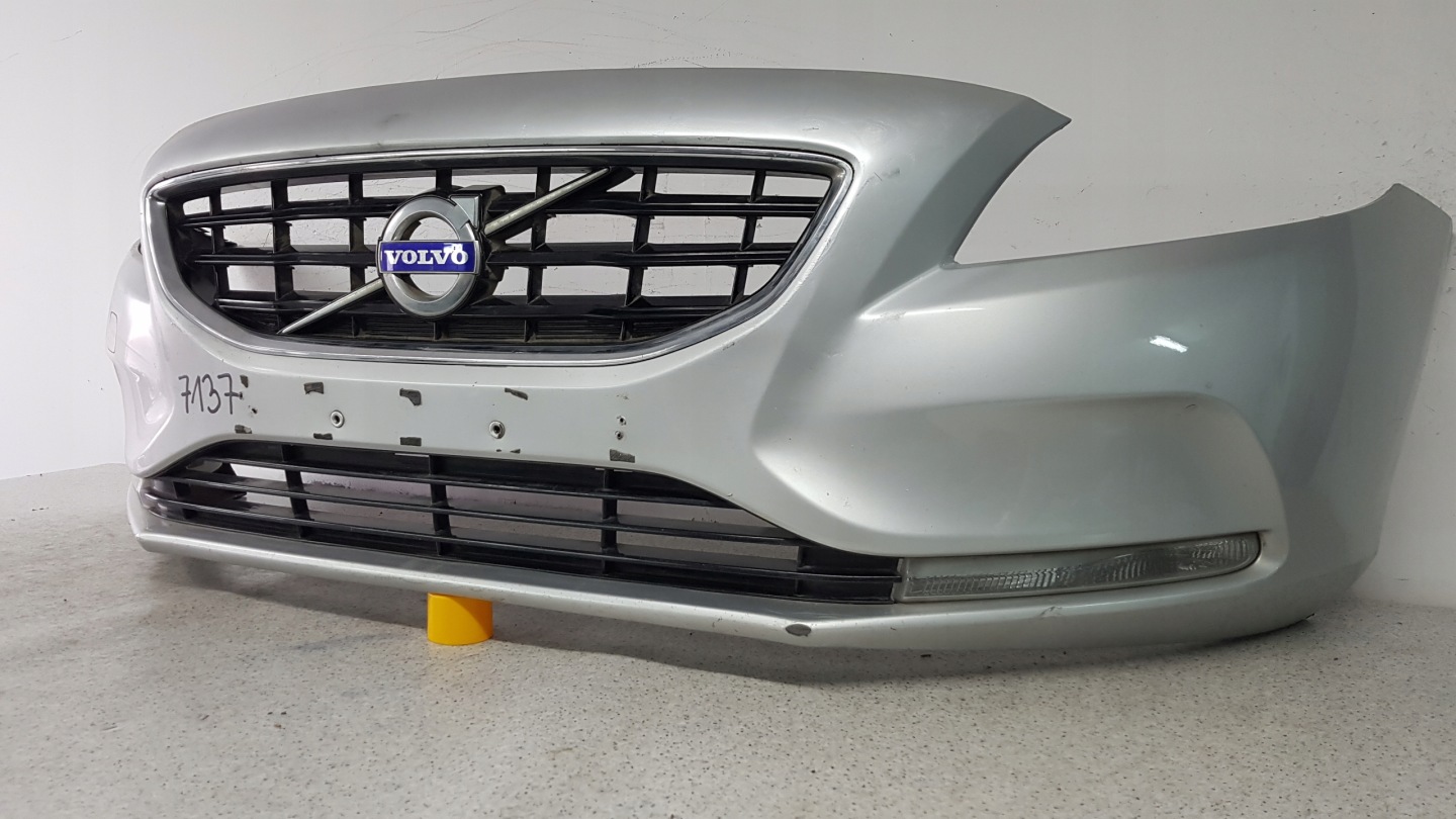 VOLVO V40 2012 nárazník předek 7137