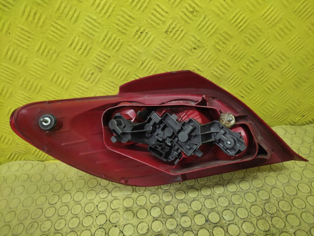 PEUGEOT 307 light right rear part 557674