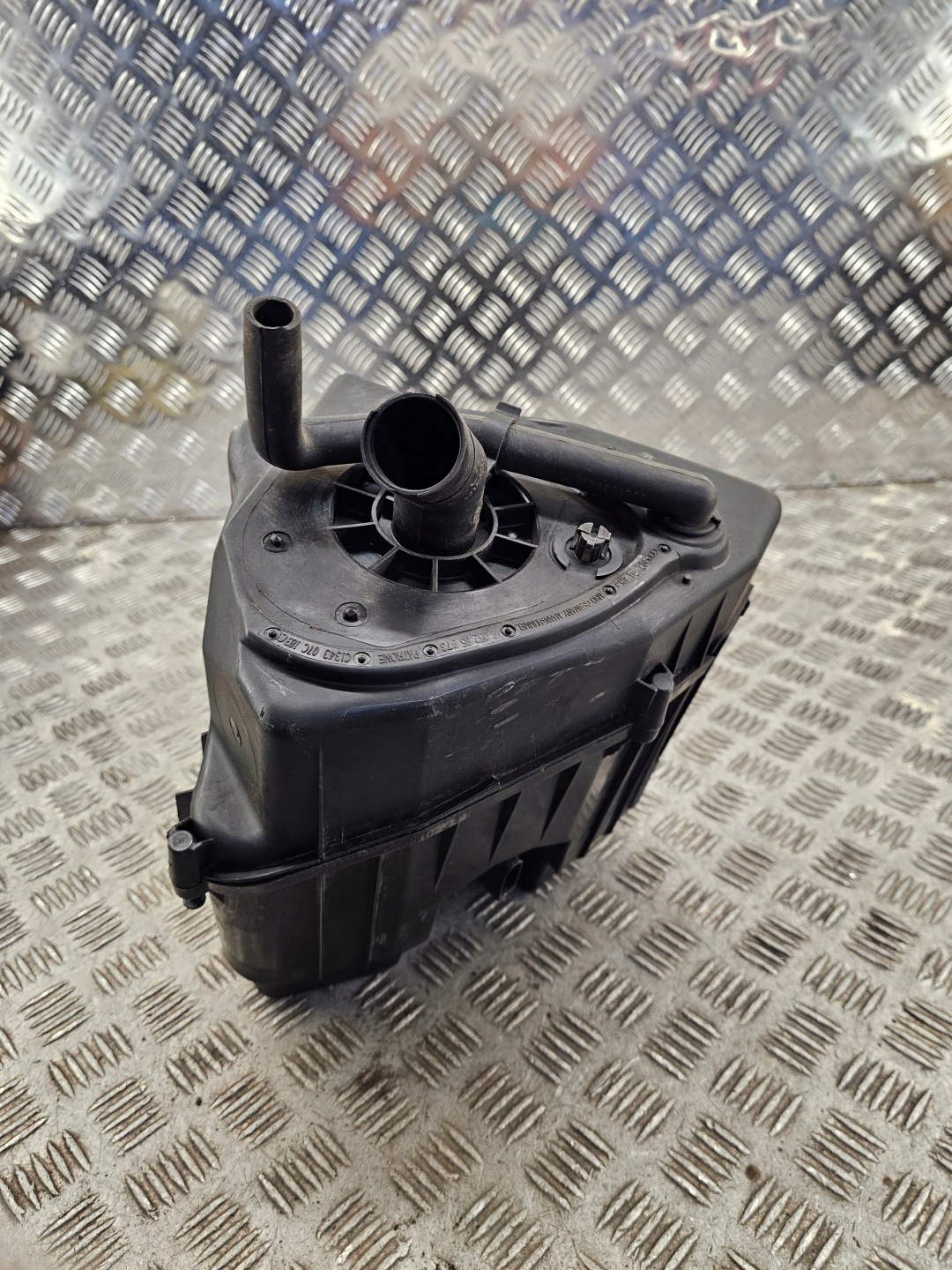 07C133835J obal filtru vzduchový AUDI A8 D3 W12