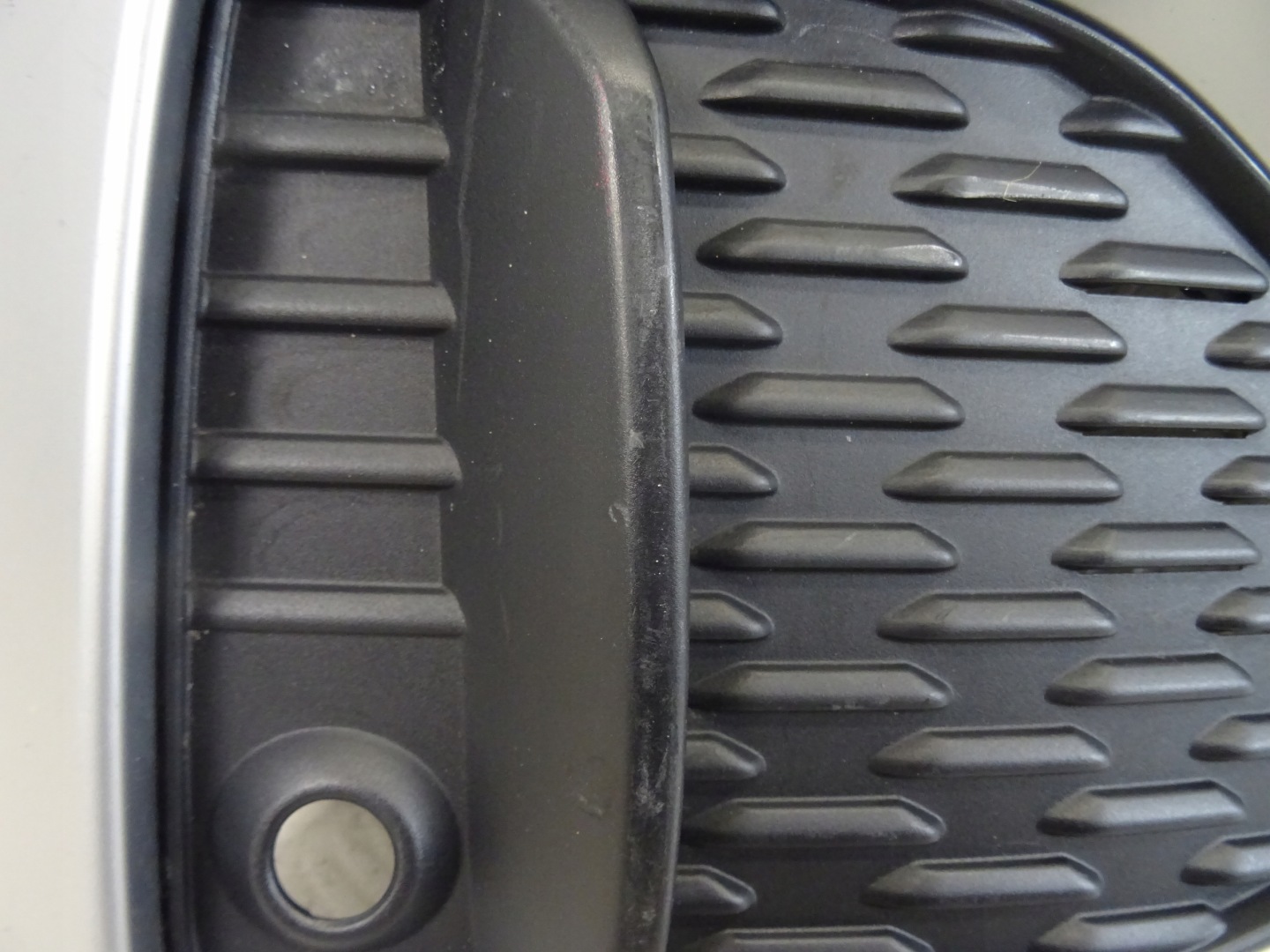 grid of a bumper front front right AUDI Q2 LIFT 81A807682R