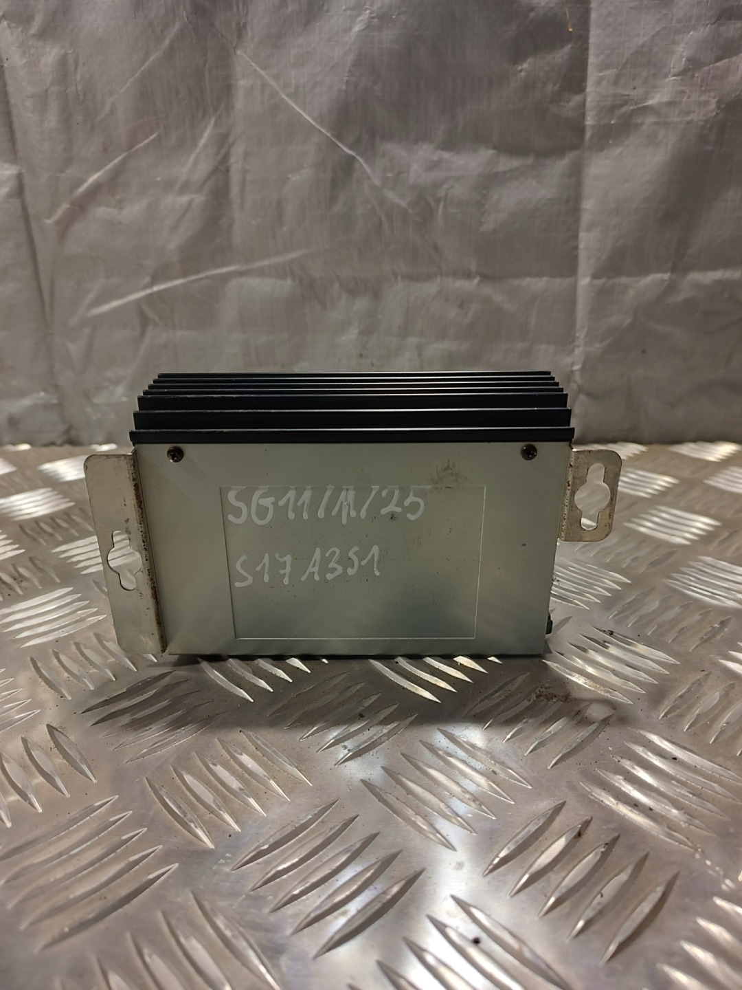 amplifier AUTOBUSOWY BLAUPUNKT 7 607 273 001