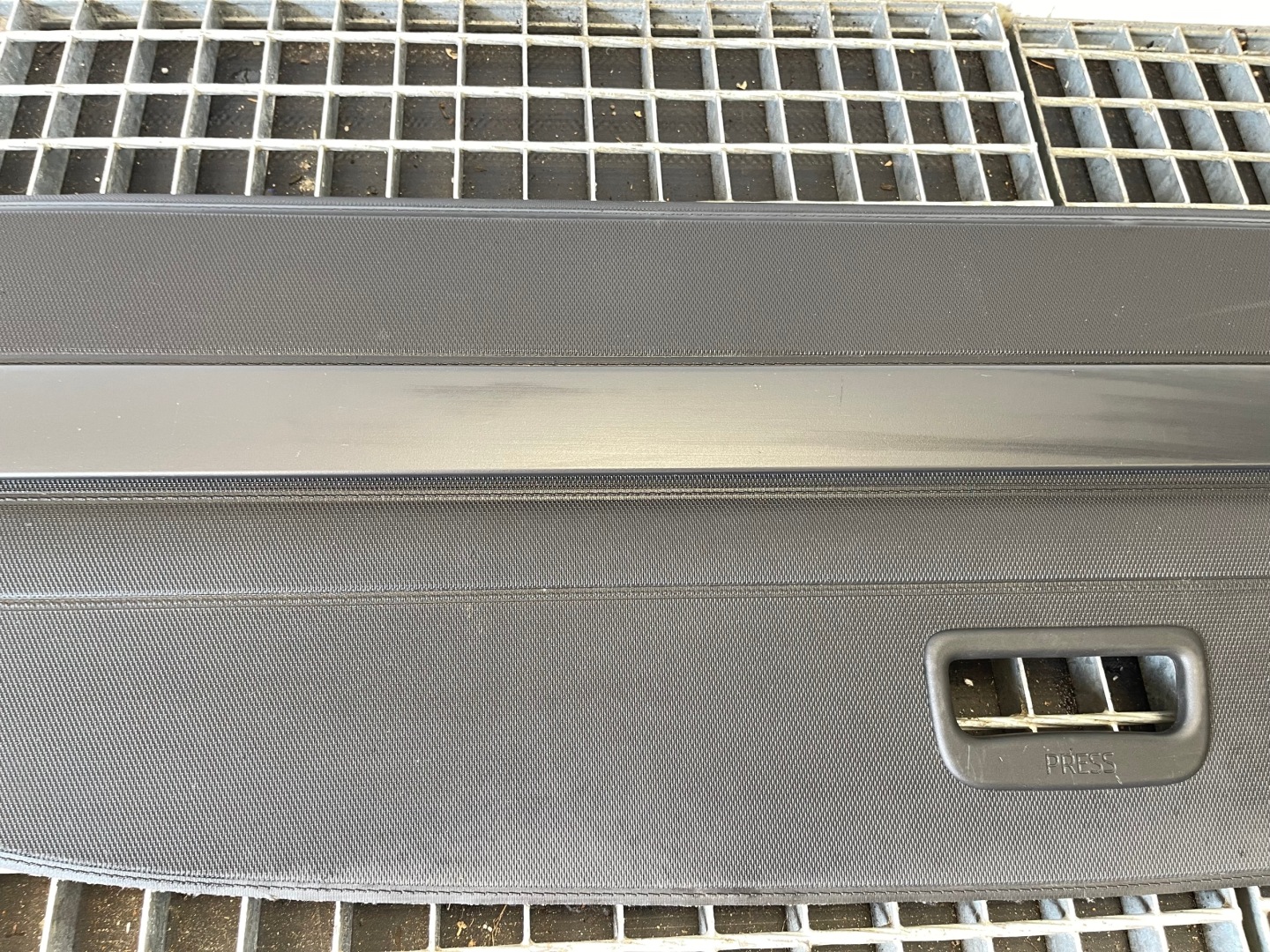 SKODA OCTAVIA III 3 blinds boot original 13-19 5E9867871B