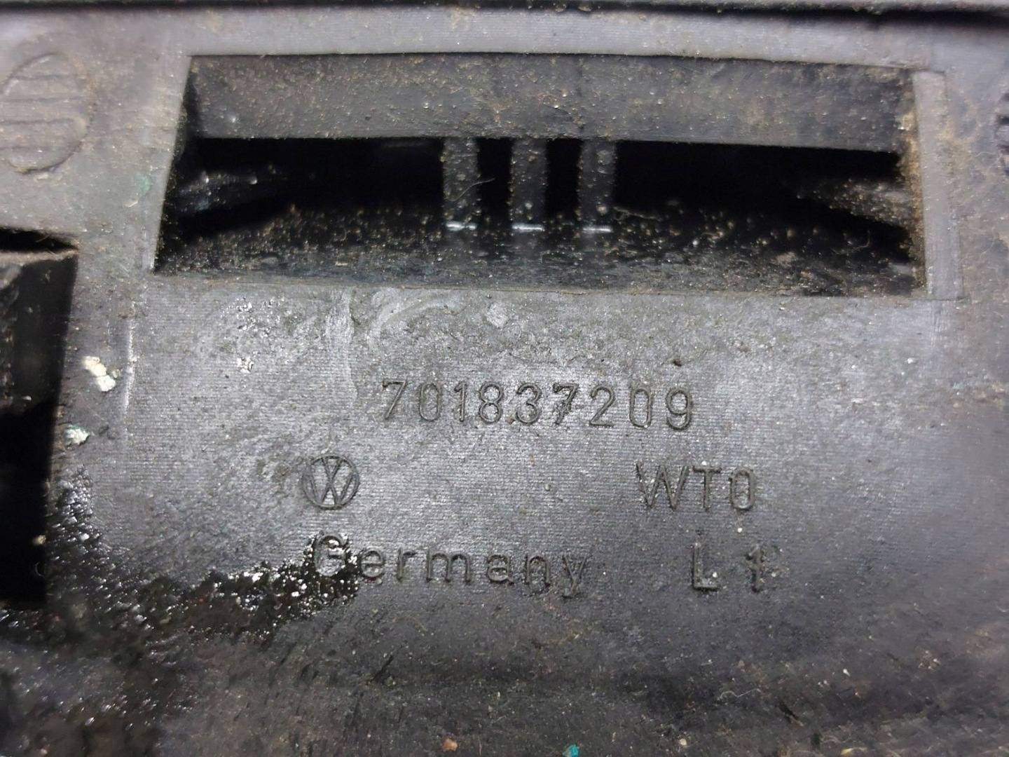 handle exterior door left front VOLKSWAGEN TRANSPORTER T4 701837209