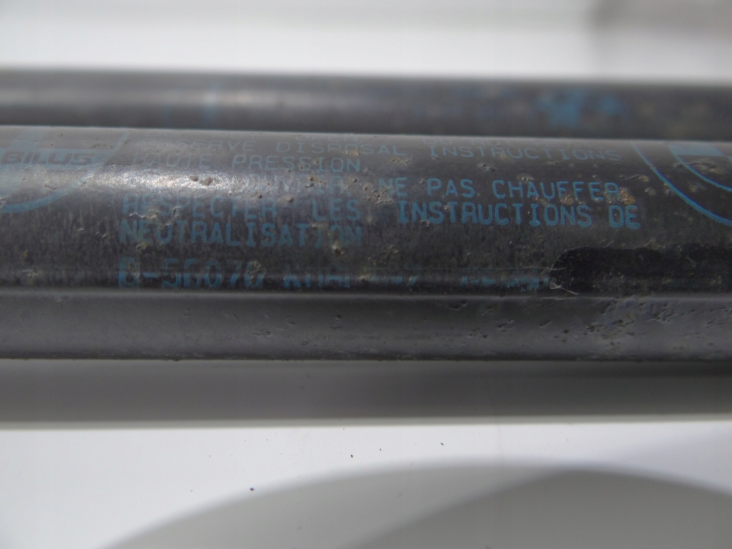 Gasfeder Dämpfer der Kühlergrill BMW E46