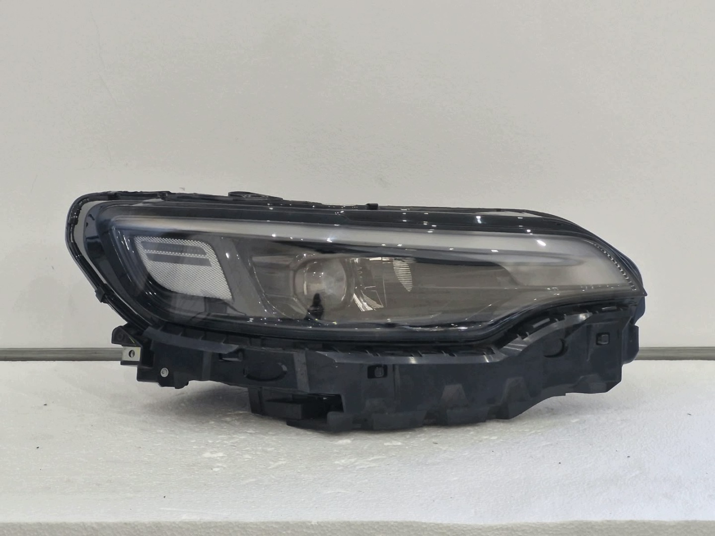 far desna Jeep Cherokee KL 19- FULL LED