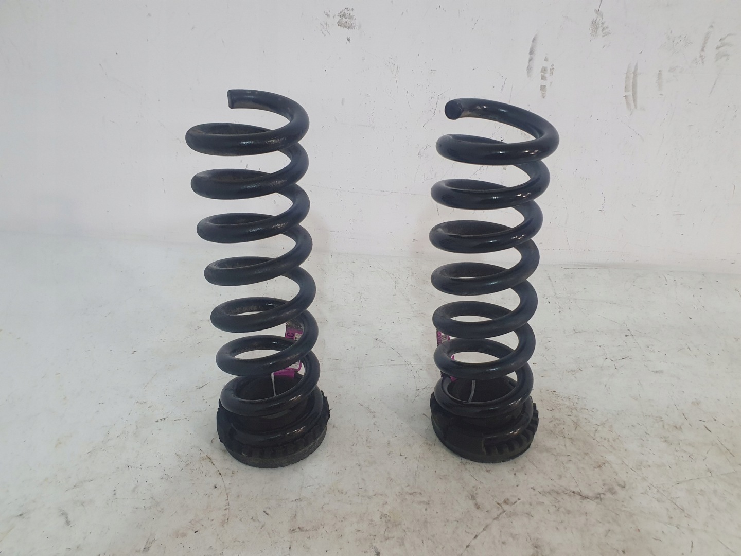 DODGE CHALLENGER CHARGER 15- spring rear part rear left = right 05168900AC