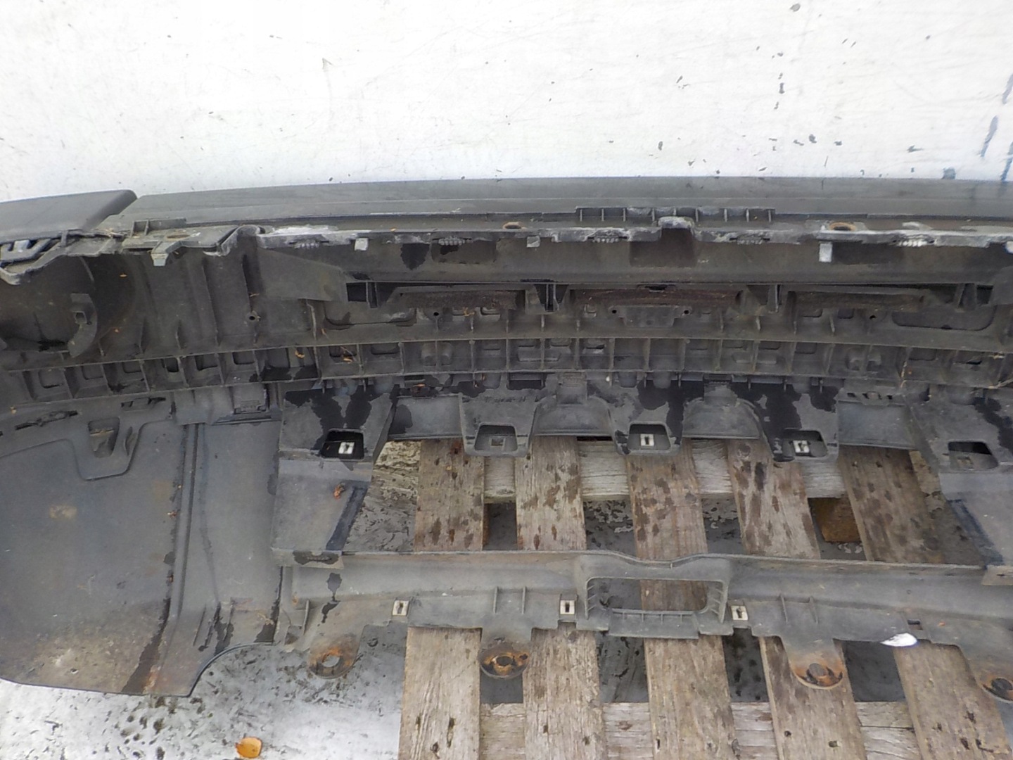 36 LAND ROVER DISCOVERY III nárazník předek přední