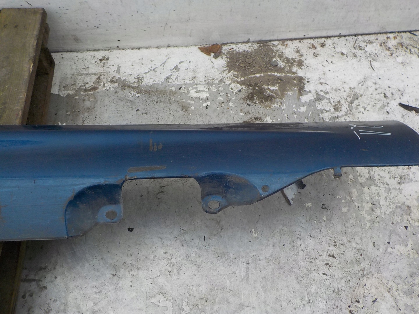 21 BMW 3 E46 m-packet moulding cap threshold left