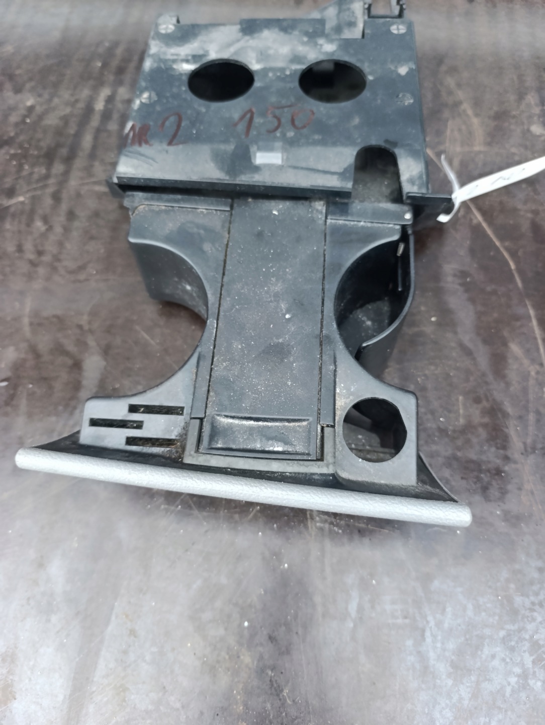VW T5 PODWOJNY bracket for KUBKI/ damaged