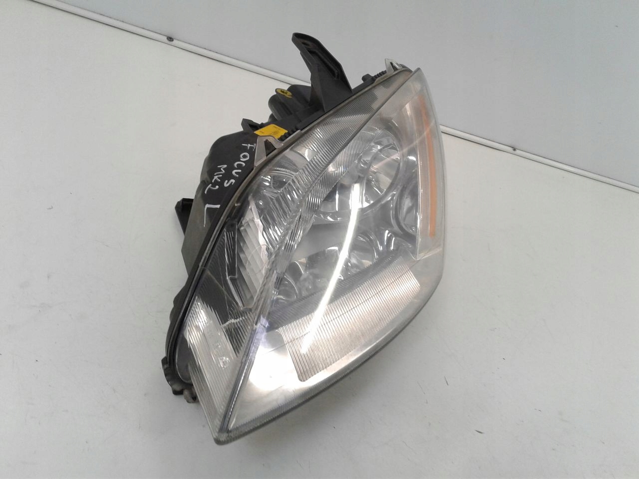 light front front left Ford Focus C-MAX europa