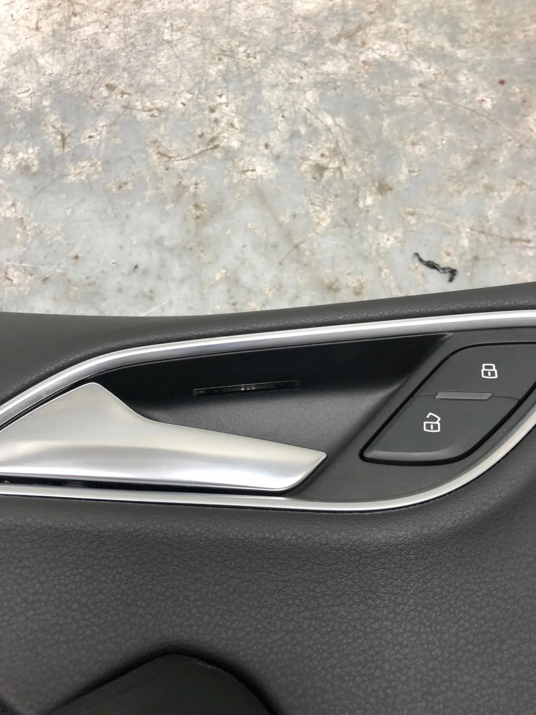 side door left front AUDI Q3 8U 8U1867105