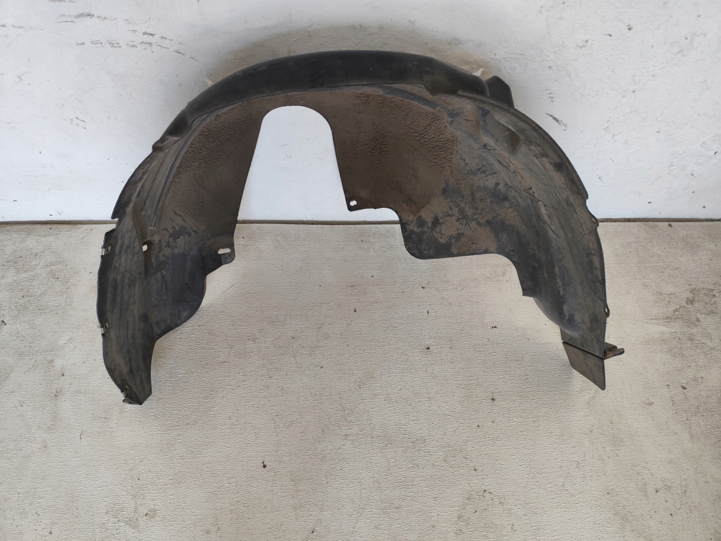 CHEVROLET TRAX 2013 mudguard rear. right