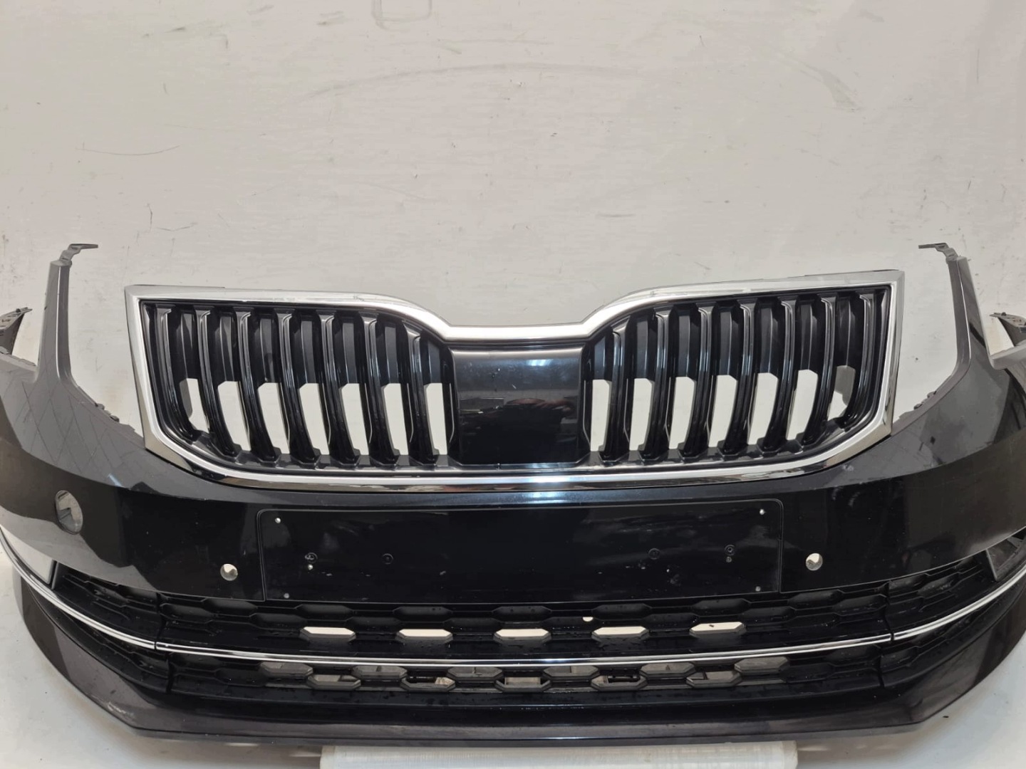 SKODA OCTAVIA III LIFT 17- bumper front front 4XPDC SPR 5E0807221N