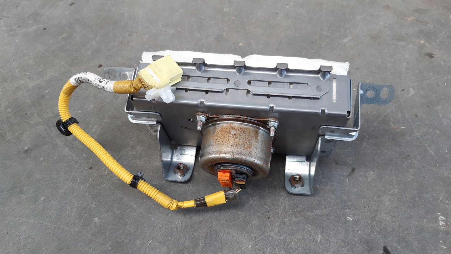 dashboard console airbags sensor tension belts kpl Toyota Corolla Verso II