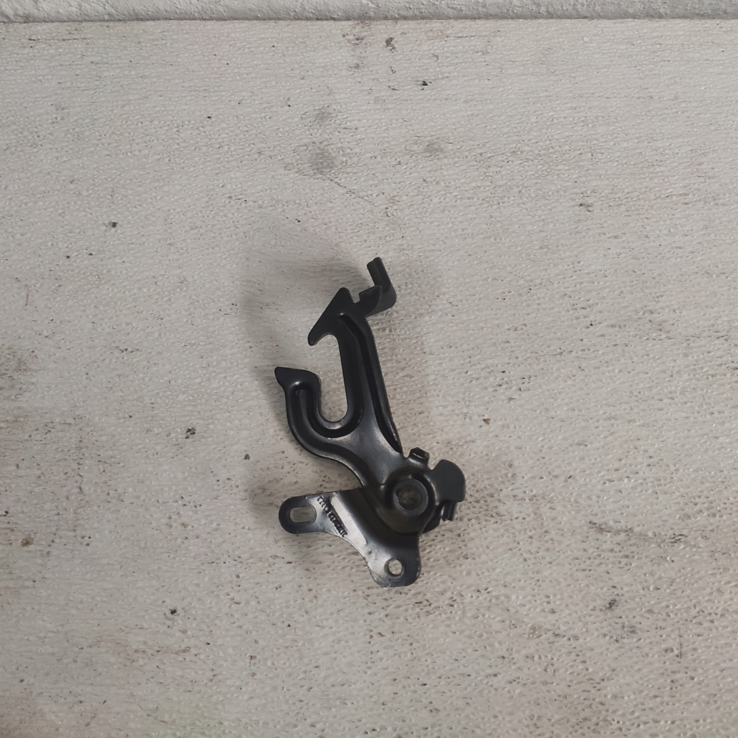 VOLVO V40 II 2012 RYGIEL bonnets lock