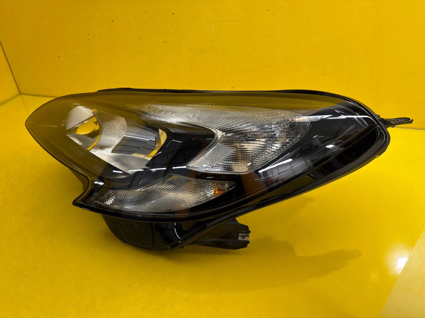 light left front Opel Corsa E 2014-2019 Zwykla 1EF011830-01