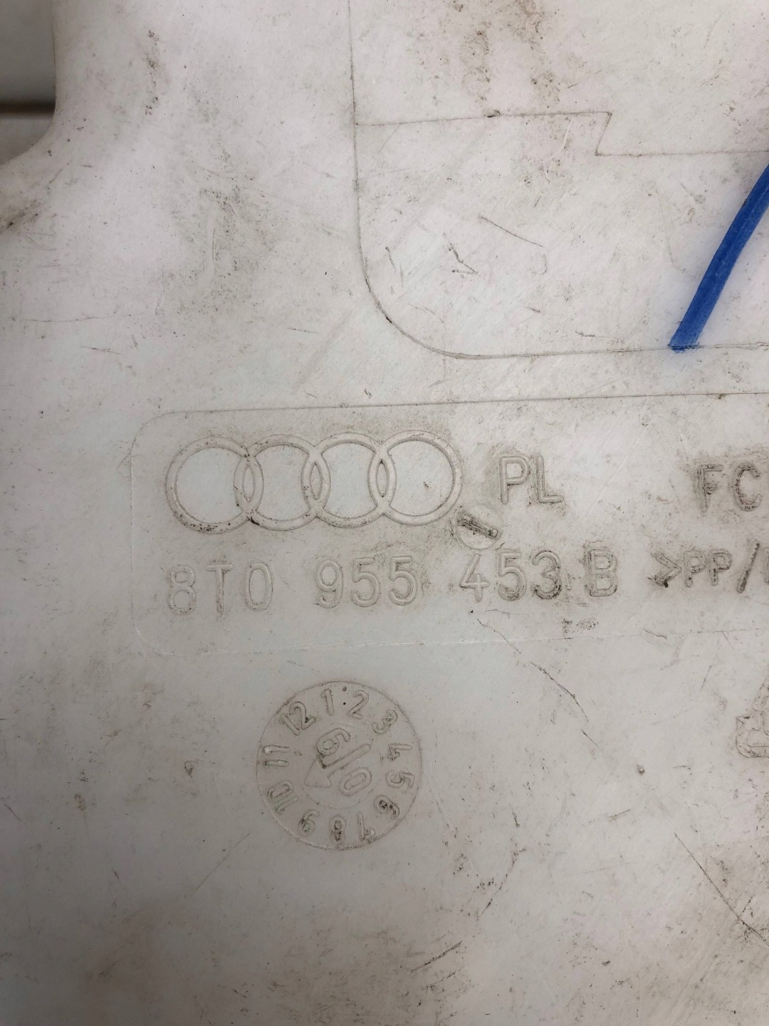 washer fluid tank AUDI A4 B8 KOMBI 8T0955453B