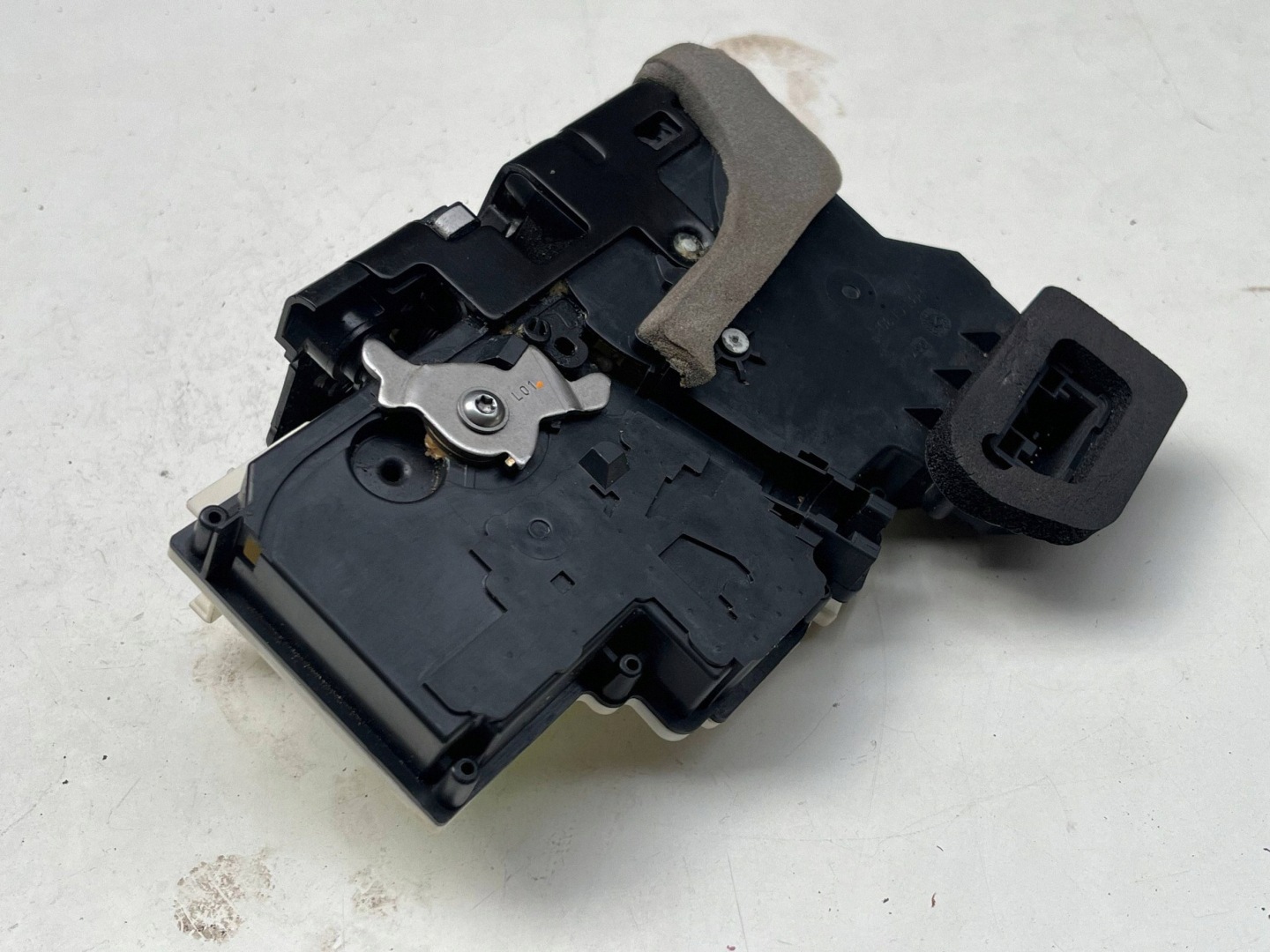 AUDI A6 C8 lock door left rear part 4K0839015Q @M