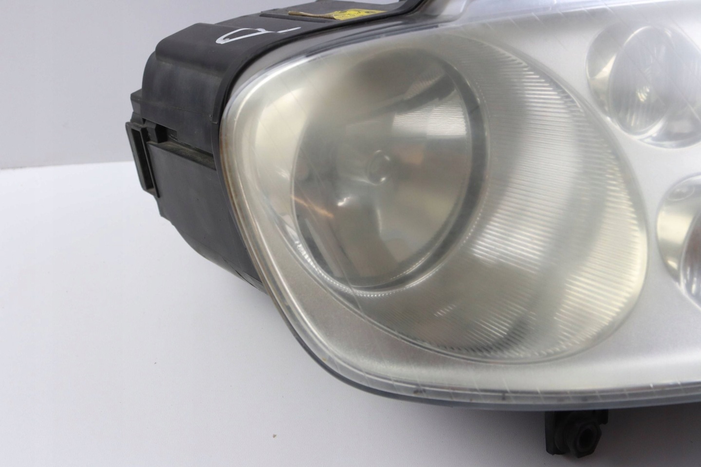 VW TOURAN and light front right front 1T0941006D 0301205202 EUROPA