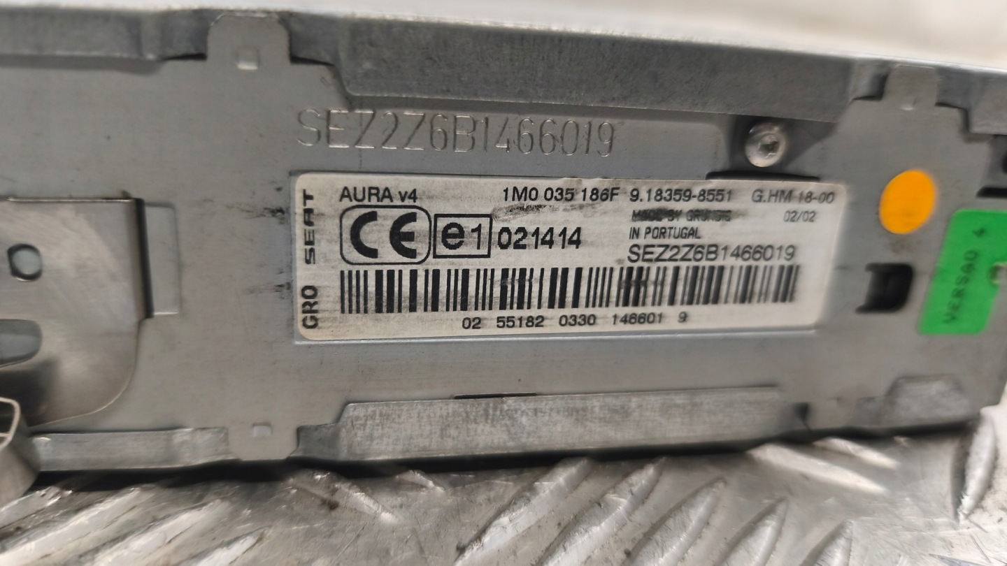 RADIO SEAT LEON and 2001r 1M0035186F
