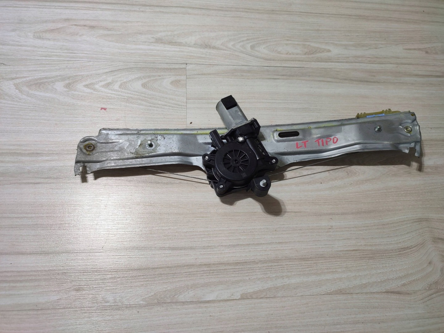 Fiat Tipo 2018 rear part side left window regulator door tylnych