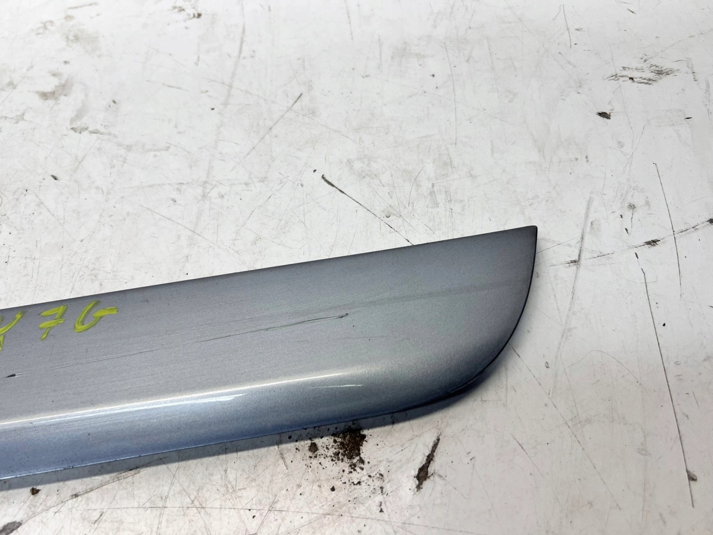 moulding door lower left rear part AUDI A4 B7 LY7G