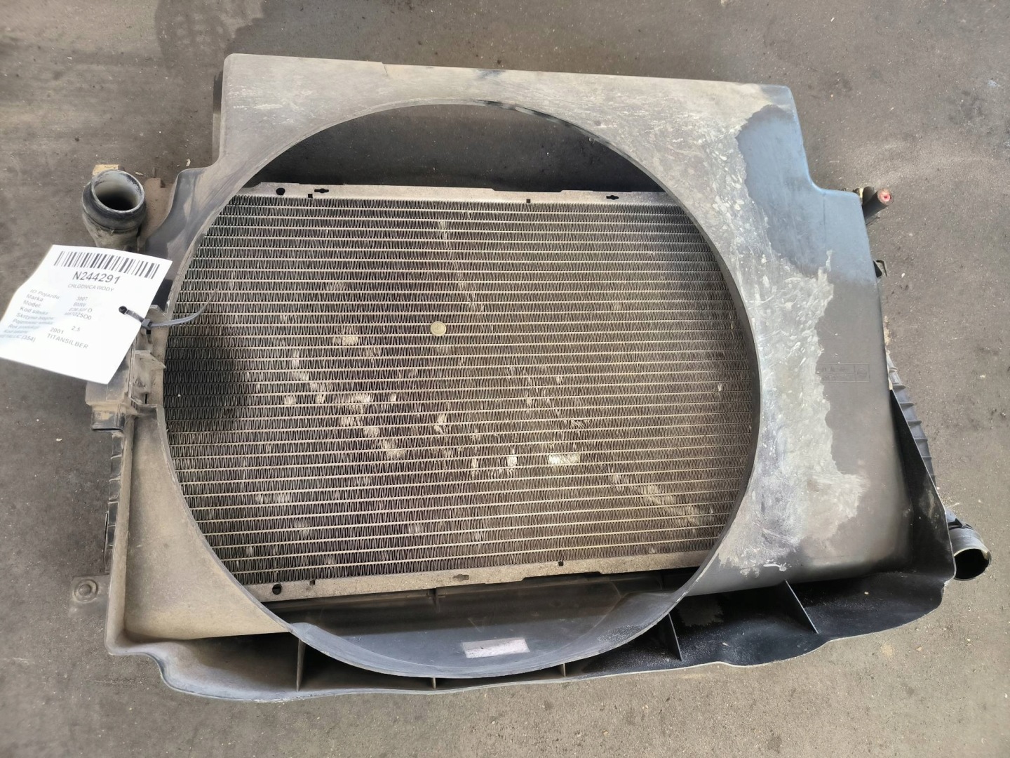 chladič vody BMW E39 525 D