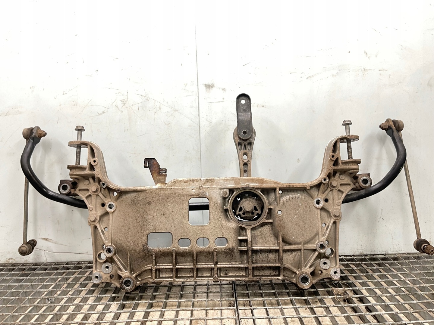 VW PASSAT B6 B7 SHARAN 7N TIGUAN sider axle beam subframe front 7N0199369A